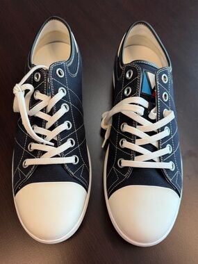 Louis Vuitton Blue Canvas Low-Top Sneakers Men’s 7.5 Women’s 10.5